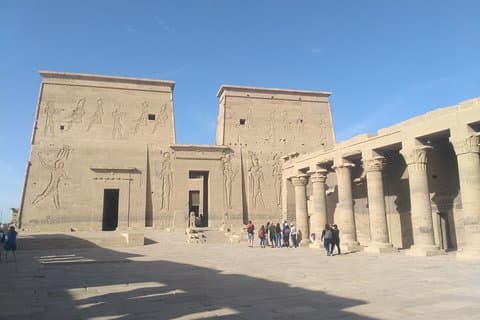 Excursão para grupos pequenos de 2 dias em Luxor saindo de Aswan com passeio de Felucca