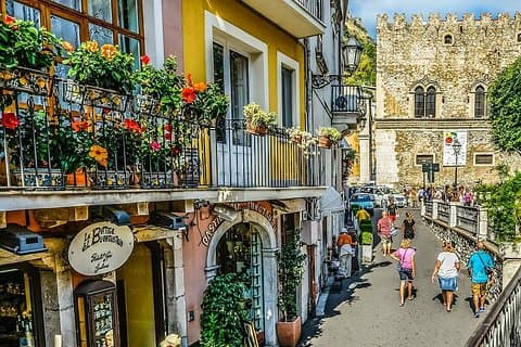 Taormina and Castelmola private and guided tour with Arancino