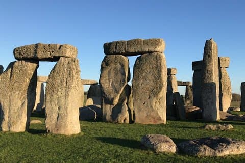 ロンドンからのバースとストーンヘンジの終日プライベートツアー