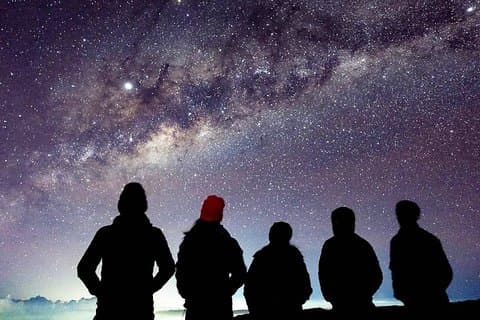 ブロモ山天の川写真撮影と日の出プライベートツアー（1泊1日）
