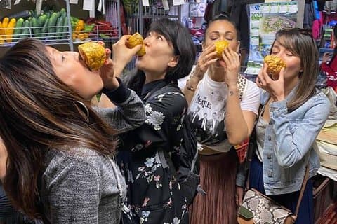 フルーツテイスティングを含む半日市内ツアー