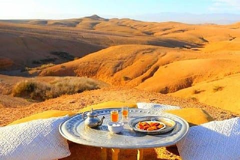 Marrakech: Restauranter i nærheten av Desert Agafay & Berber Villages Day Tour & Camel Ride