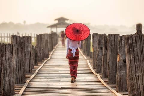 Excursión privada en barco al atardecer Puente U Bein desde Mandalay