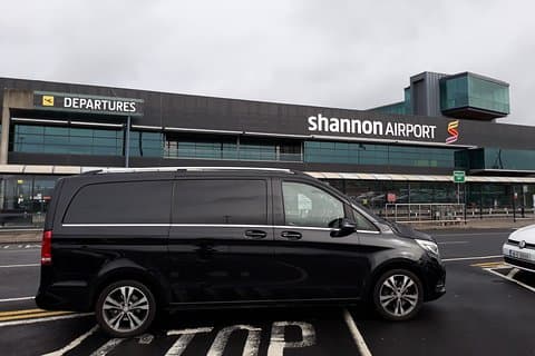 Shannon flyplass til Lough Rynn Castle Estate Private Car Service