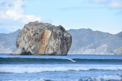 Witches Rock Surf Tour de barco para surfistas avançados