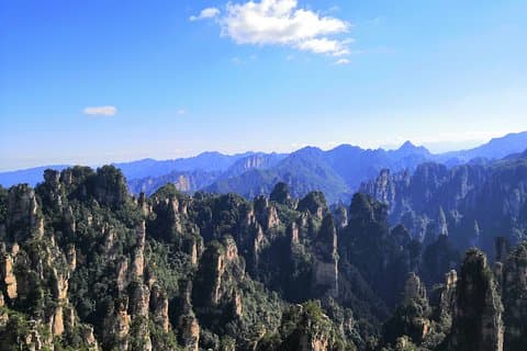 1 jour d'exploration privée du parc national ZJJ avec hôtel à Yangjiajie (standard)