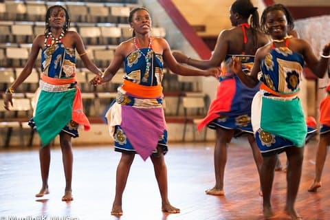 Nairobi guidad dagstur Kibera slum och Bomas Cultural Dance Show