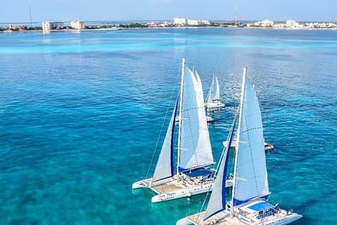 Gå til Isla Mujeres I en katamaran med alt inklusive fra Cancun, book nu!