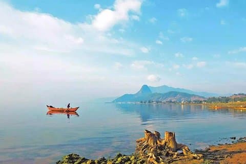 Private Full-Day Tour to Fuxian Lake and Chengjiang Fossil Site