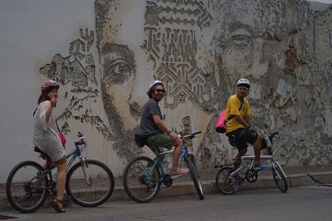 バンコクからラッタナコシン島への日帰りサイクリングツアー