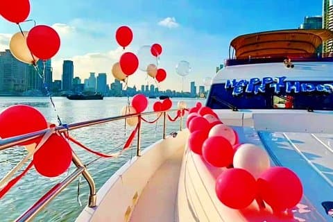 Crociera notturna VIP a Shanghai con yacht privato e opzione cena