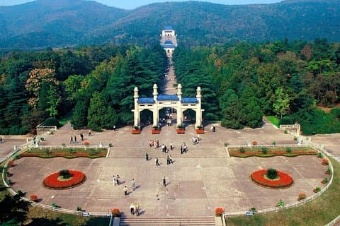 SunYat-sem霊廟とXiaoling墓へのプライベート南京乗り継ぎツアー