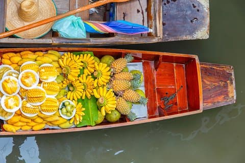 Private Tour: Maeklong Railway Market and Damnoen Saduak Floating Market
