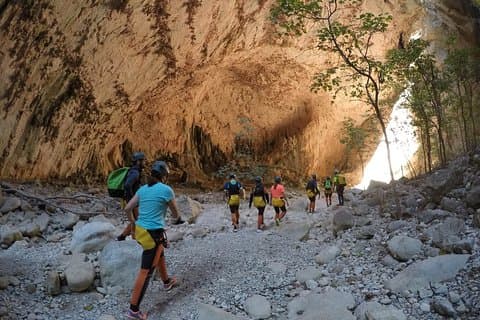 Canyoning Green Throat
