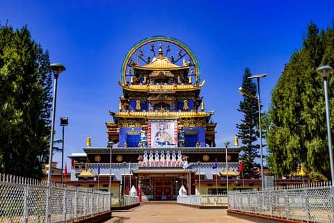 Tranquilidad tibetana: tour de un día de Bangalore al monasterio de Namdroling