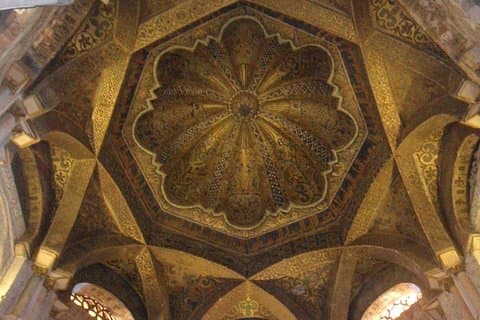 Besuchen Sie die Kathedralmoschee mit offiziellem Führer. Kleine Gruppen