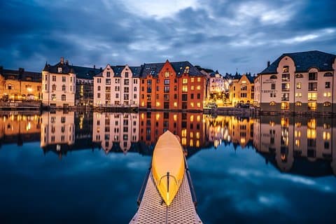 Private Transfer To OR From Airport in Ålesund