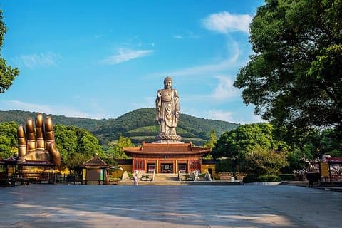 Wuxi Private Day Tour with Lingshan Buddhist Scenic Spot and Nianhua Bay Village