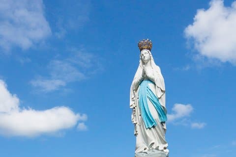 Our Lady of Lourdes, guided tour, on foot, of the sanctuary.