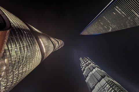 Excursão noturna privativa pela cidade velha de Xangai e Lujiazui com embarque