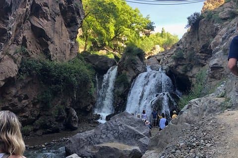 マラケシュ: ハイアトラス山脈とベルベル人の村日帰り旅行