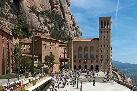 Private Tour durch Montserrat + Bodegas Penedés