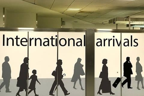 Traslados privados para o aeroporto de Gatwick de / para Londres (código postal E1 a E14)
