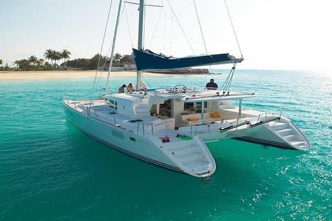 The best tour to Isla Mujeres Catamaran, open bar& lunch included