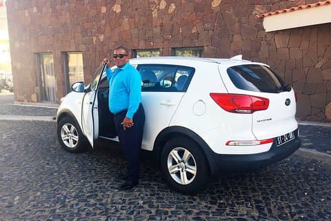 Santiago: Private Transfer from Airport to Rui Vaz or Vice Versa