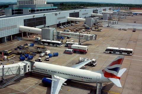 Traslados privados do aeroporto de Gatwick de / para Londres (código postal WC1 para WC2)