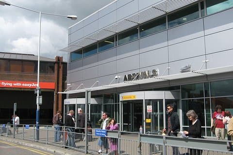 Luton Airport privétransfers van/naar Londen (postcode E1 tot E14)