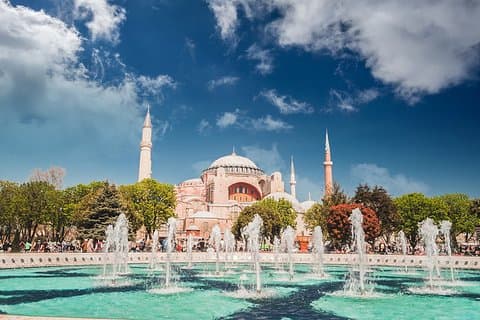 Explore los sitios más magníficos de Estambul en un tour privado de día completo