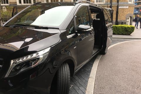 Private Transfers vom Flughafen London Stansted nach / von London (Postleitzahl N1-NW1-SE1)