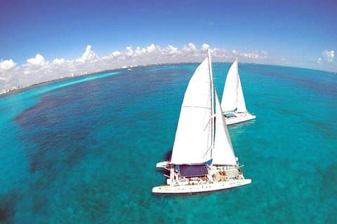 Excursão de catamarã à Isla Mujeres com snorkeling, bar aberto