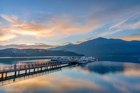 5-Day Round Taiwan Charter Car Tour