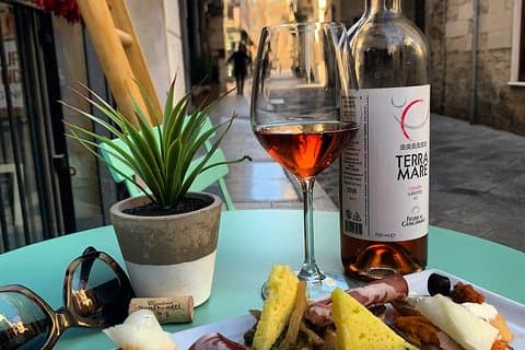 Olivenöl und Wein in Lecce