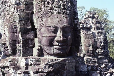 Tre stora arkeologiska platser, Angkor Wat-templet, Angkor Thom-templet, Ta Prohm-templet "Endagskurs"