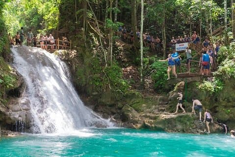 Blue Hole och Secrets Falls plus Ridning N Swim Private Tour
