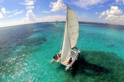 Catamarano privato per Isla Mujeres e trasferimento