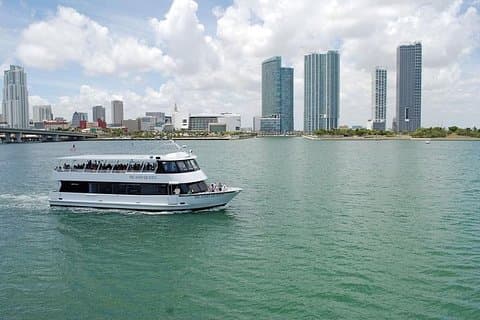 Visite de la ville et du bateau incluse Little Havana Plus location de vélos GRATUITE.