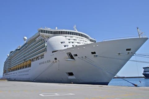 Trasferimenti privati da / per il porto internazionale di Portsmouth e l'aeroporto di London Luton