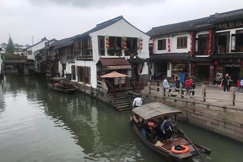 Private Zwischenstopps in Zhujiajiao und Shanghai Highlights mit Abholung