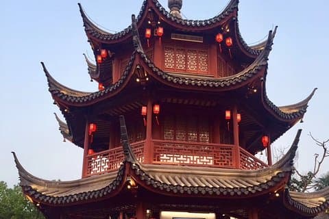 Private Tour durch den Shanghai Zoo, die Xintiandi und die Qibao Old Street mit lokaler Delikatesse