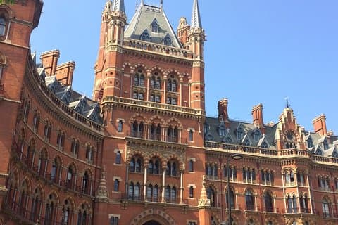 Trasferimenti privati tra l'aeroporto di Luton - King's Cross St Pancras Train Stations