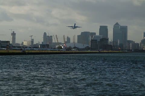 Transfers Privativos London City Airport de / para Londres (Código Postal WC1 para WC2)