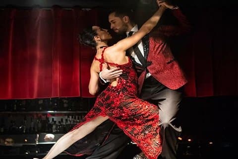 Biglietto per lo spettacolo di tango Rojo con trasferimenti privati dal porto e dagli hotel di Buenos Aires