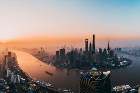 Private Zwischenstopp durch Shanghai und die antike Stadt Zhujiajiao mit Mittagessen