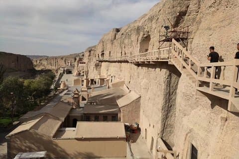 Dunhuang privat dagstur til Yulin Caves, Suoyang City Ruin, Sun of Earth Statue