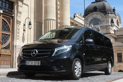 Esclusivo tour della città di Budapest in auto di lusso - intera giornata