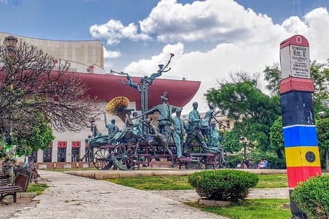 Passato e presente di Bucarest: tour a piedi passo dopo passo